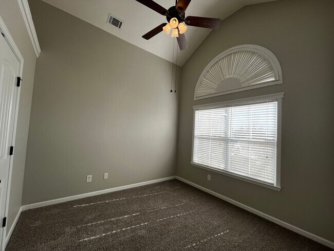 Building Photo - 104 Piedmont Ln