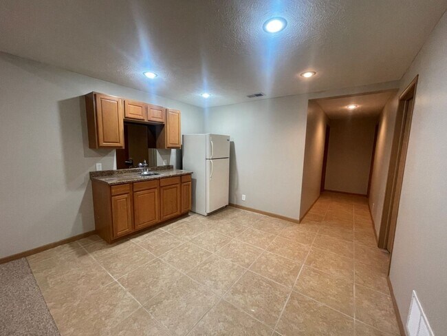 Building Photo - Home For Rent Bellevue.