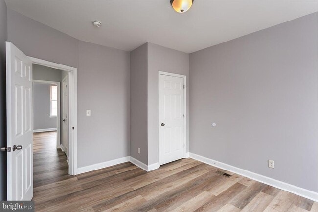 Building Photo - 3021 Wolcott Ave