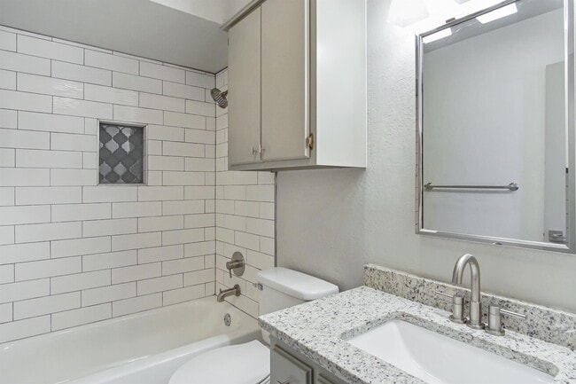 Building Photo - 1000 Rambling Oaks Dr