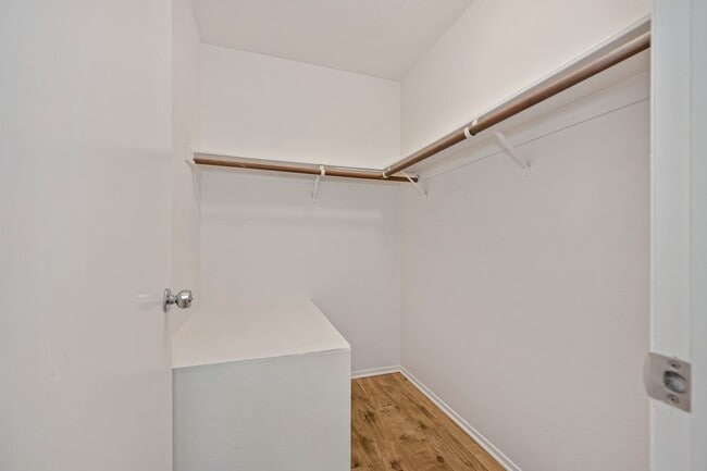 Building Photo - Beautifully Renovated Unit