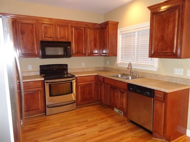 Building Photo - 922 Stewart Valley Dr