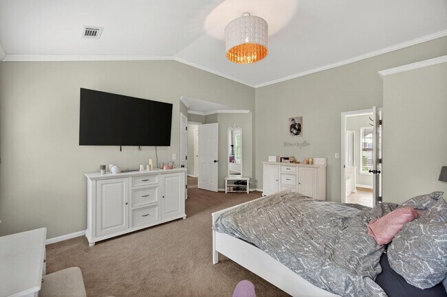 Building Photo - 5409 Dwight Dr