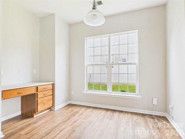 Building Photo - 2204 Arbor Vista Dr