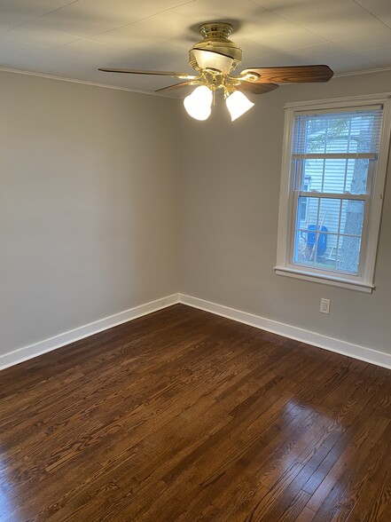Bedroom - 16 Beechwood Rd