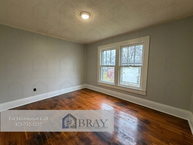Building Photo - Charming Renovated 1935 Historic Home with Fenced Yard in Central Kingsport