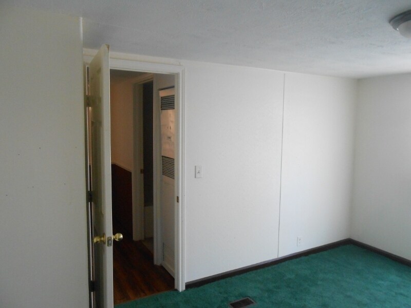Building Photo - 24898 Lakewood Dr