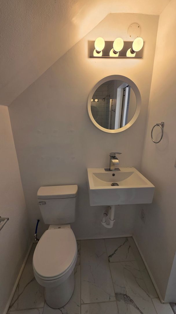 Building Photo - Norman Studio Apartment