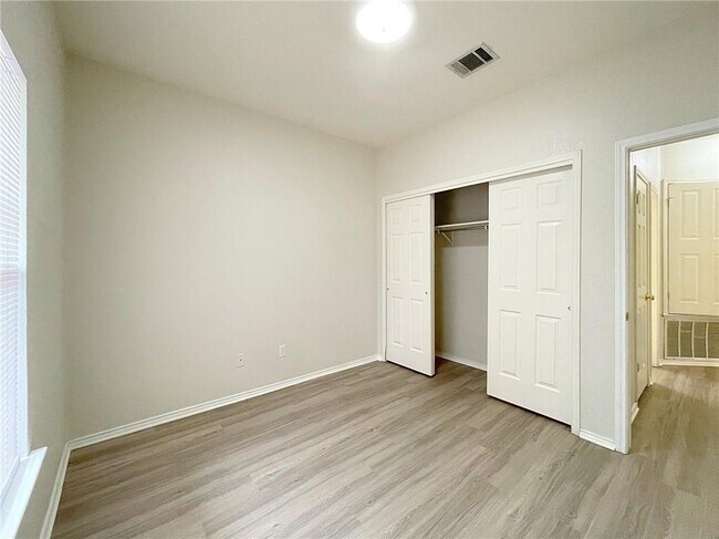Building Photo - 2211 Little Tree Bend