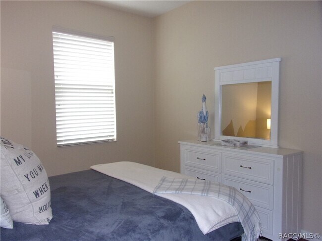 Building Photo - 877 W Silver Meadow Loop