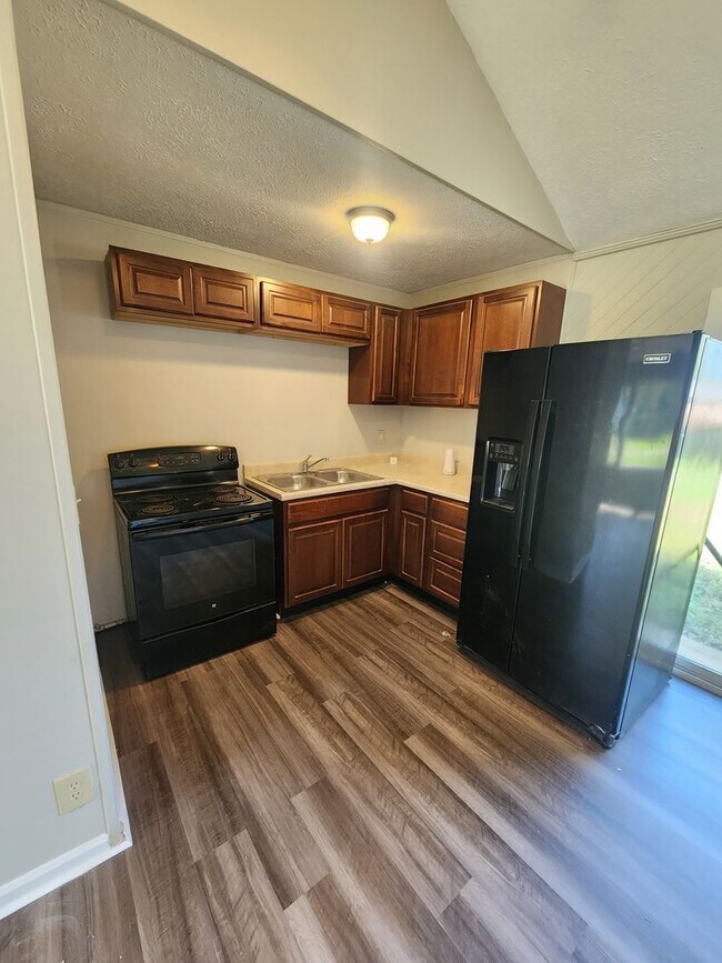 Building Photo - Newly updated 3 bedroom 1.5 bath home for rent in Valley Station!