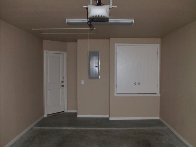 Building Photo - Gorgeous 2 bed/2 bath near Bunny Trail in ...