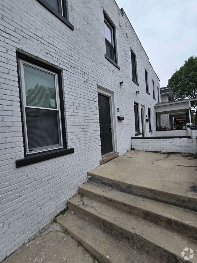 Building Photo - 36-40 S OAKLEY AVE