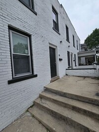 Building Photo - 36-40 S OAKLEY AVE