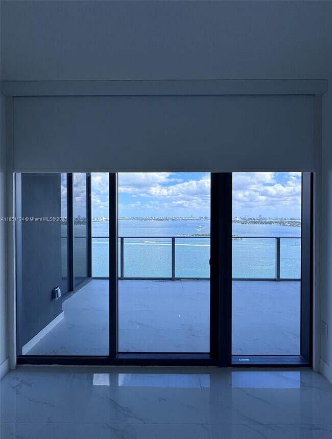 Building Photo - 700 NE 24th St