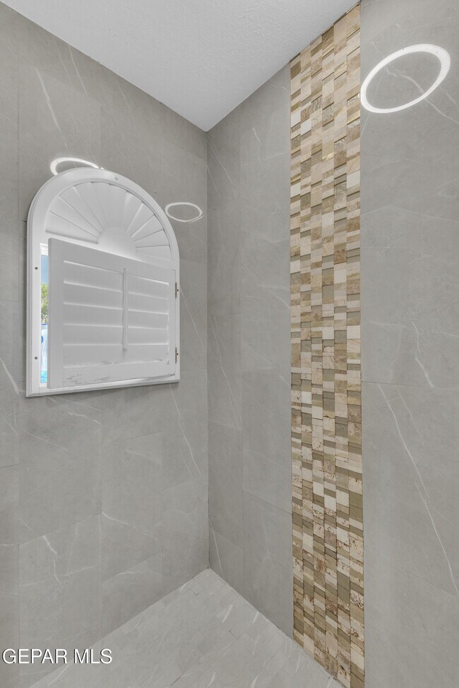 Building Photo - 2085 Paseo Del Prado Dr