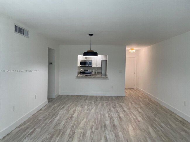 Building Photo - 460 W Park Dr