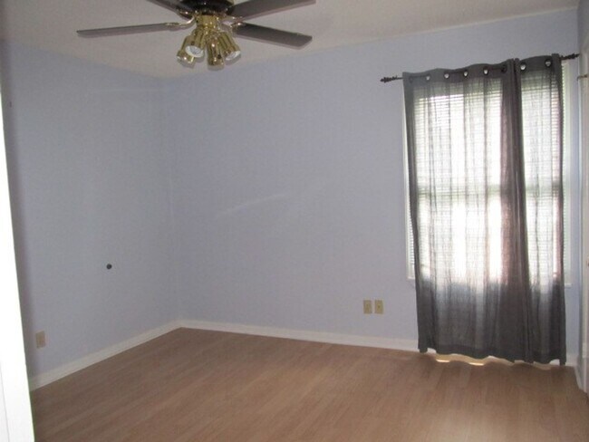 Building Photo - Chapel Hill / Hamlin Park Apt. AVAILABLE