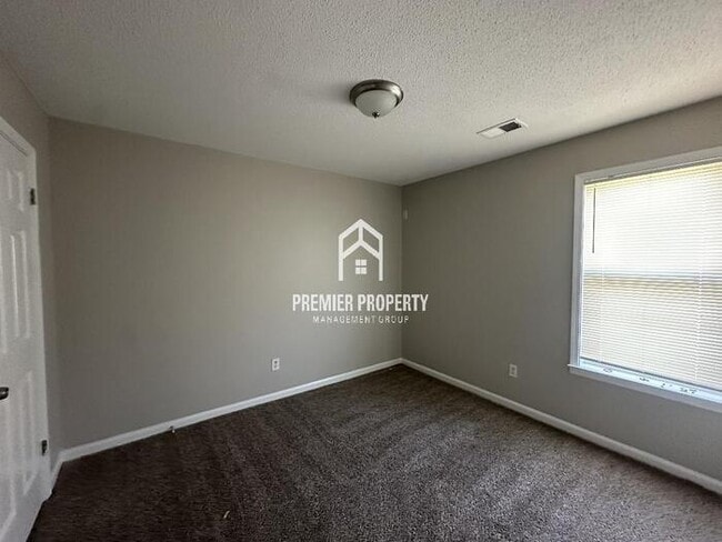 Building Photo - 2188 Longlane Dr