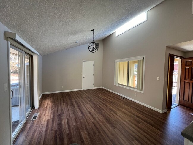 Building Photo - Beautiful Newly Renovated 3 Bedroom Home
