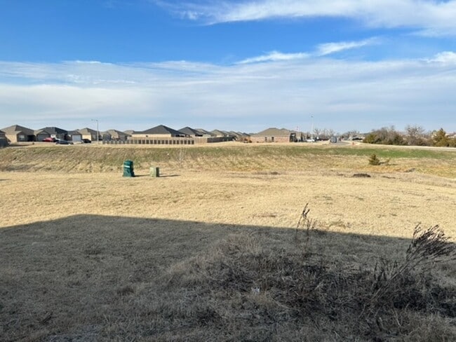 Building Photo - Newer 3 Bedroom/2 Bath Home in Newcastle -...