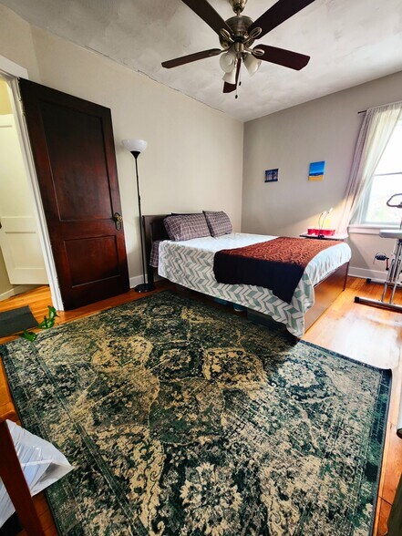 Building Photo - 5846 Burchfield Ave