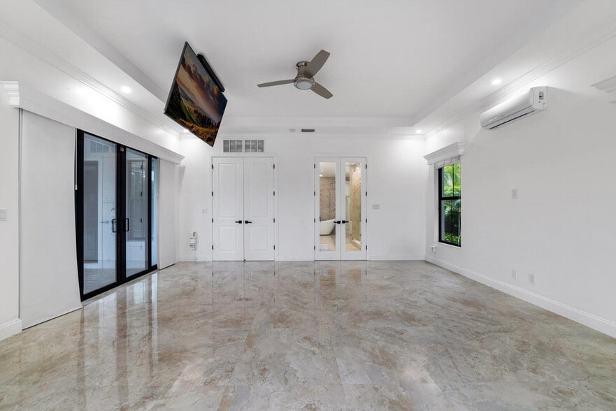Building Photo - 9065 Watercrest Cir E