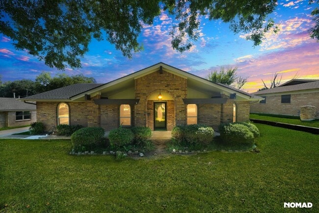 Building Photo - 3721 Lawndale Ave