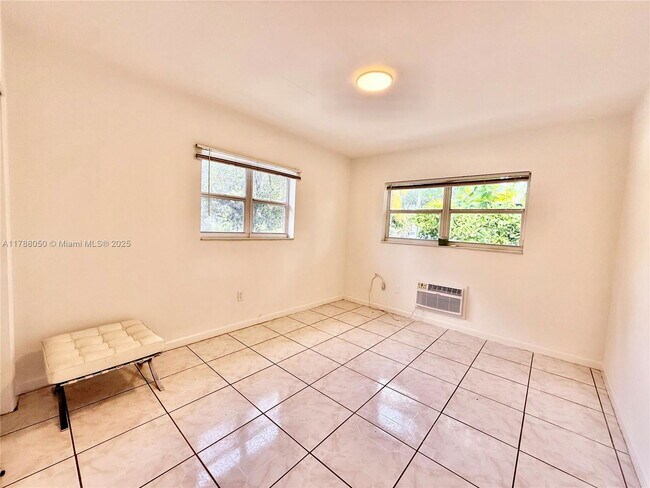Building Photo - 424 NE 64th St