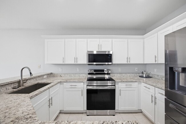 Building Photo - Villages of Bloomingdale