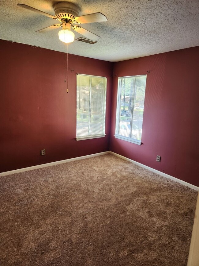 Building Photo - Indian Lake Town Homes #23B,  Northport 35473