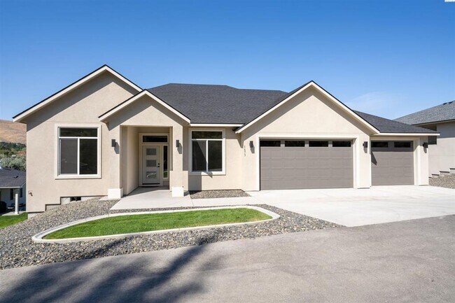 Building Photo - Stunning New Construction Five Bedroom Three Bath in South Richland!