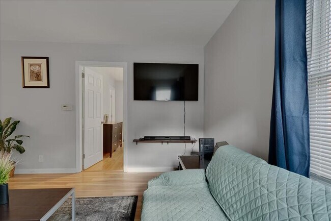 Building Photo - 803 W Markham Ave