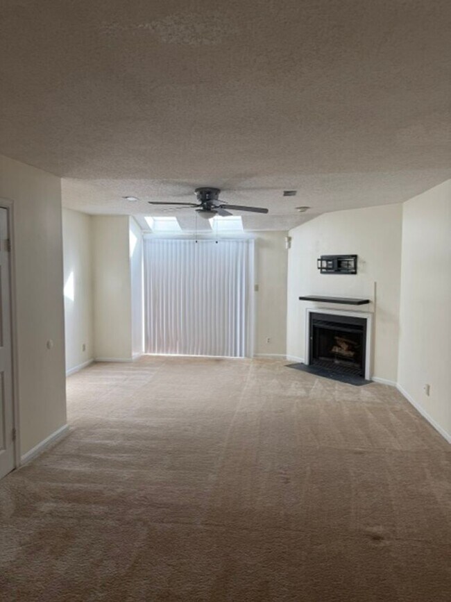Building Photo - 807 Seawinds Ln