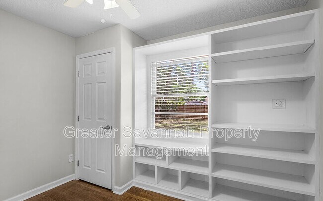 Building Photo - 2114 E 62nd St