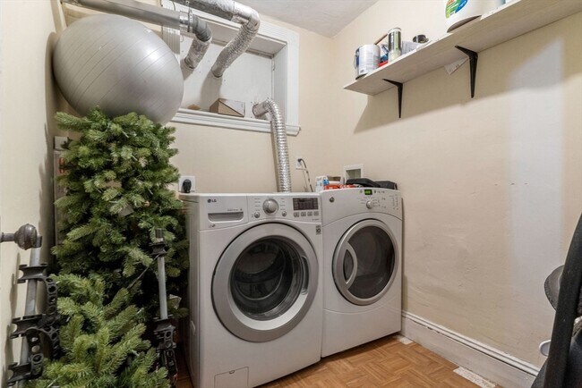 Building Photo - 130 Longwood Ave