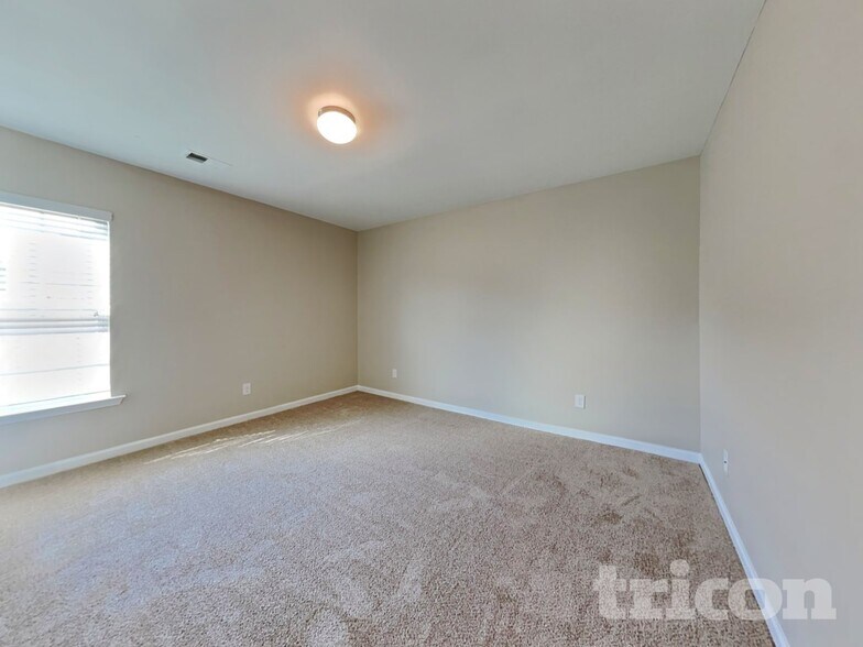 Building Photo - 547 Falls Cottage Run