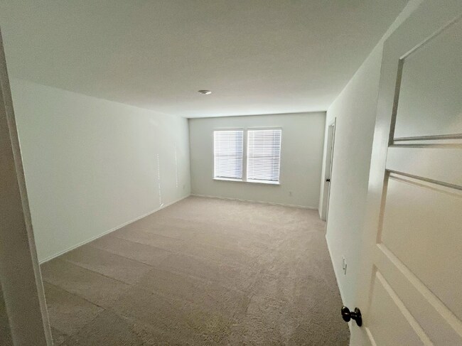 Building Photo - 743 Bluegrass Pt