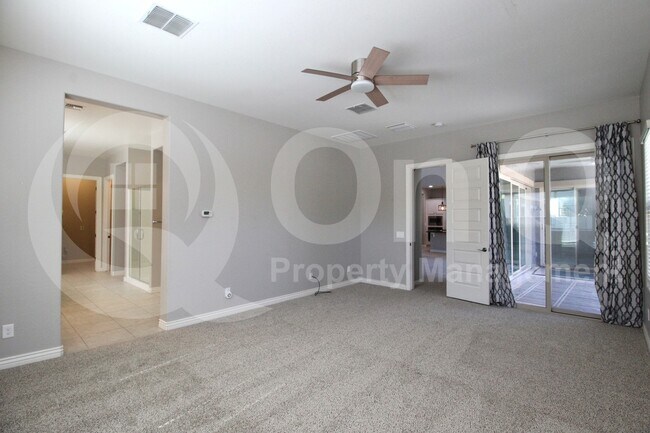 Building Photo - 4247 E Comstock Dr