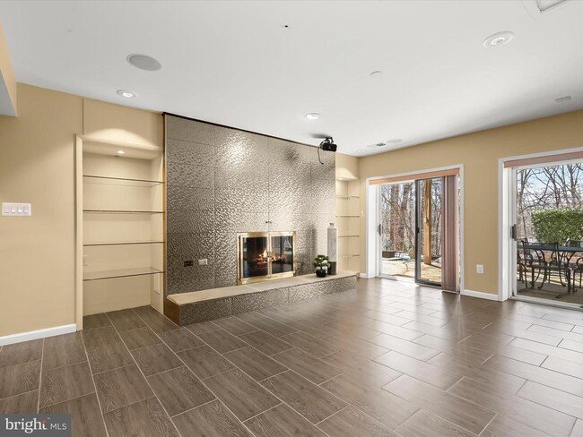 Building Photo - 1 Lake Potomac Ct