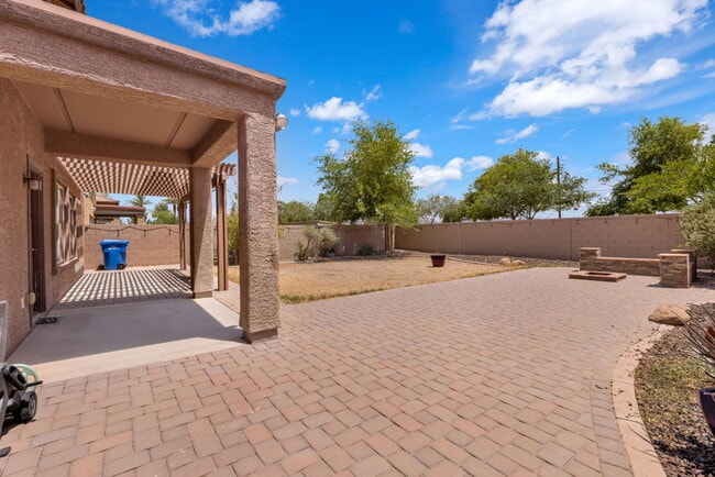 Building Photo - 5725 W Milada Dr