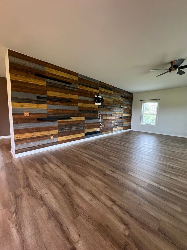 Building Photo - 203 Rye Cir