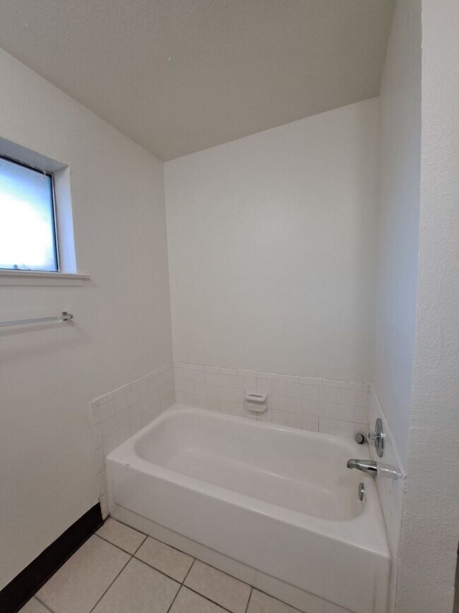 Building Photo - 132-6 Dayton