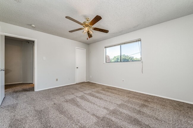 Building Photo - 2 Bedrooms in Irving with Large 2-Car Garage