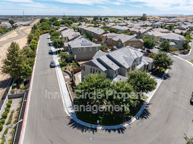 Building Photo - 5408 Mazant Loop