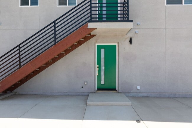 Building Photo - CHARMING Newly Constructed 1BD/BA Availabl...