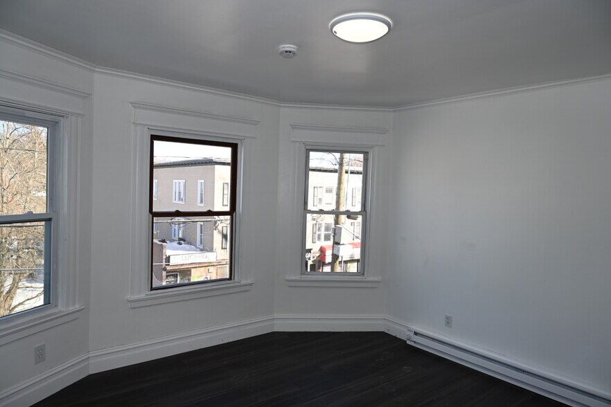 Building Photo - 203 Cooke St