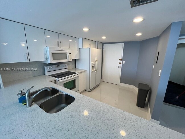 Building Photo - 1351 NE Miami Gardens Dr