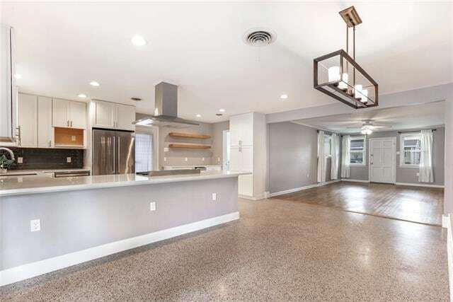 Building Photo - 561 E William David Pkwy