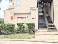Building Photo - 10855 Meadowglen Ln
